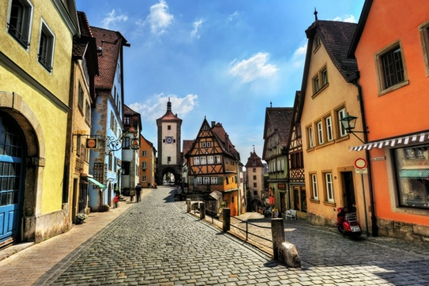 Historyczna ulica w Polsce oddająca klimat lokalnej kultury i tradycji