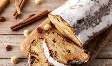 Tradycyjny polski deser podany z dodatkami